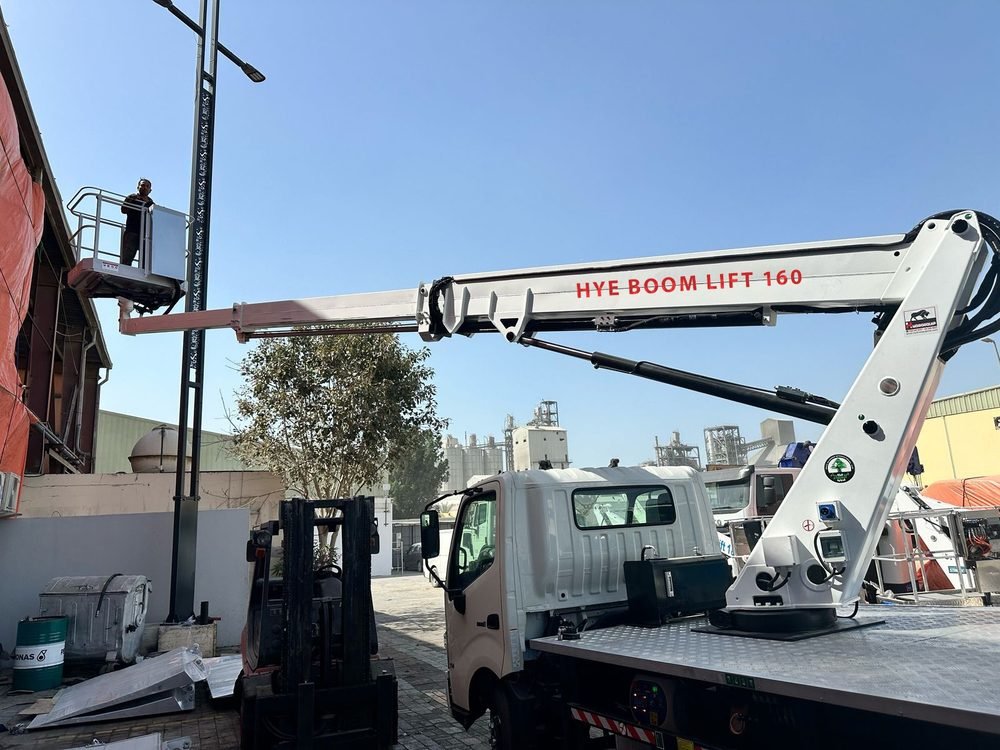 HYE Boom Lift 160 aerial platform at work